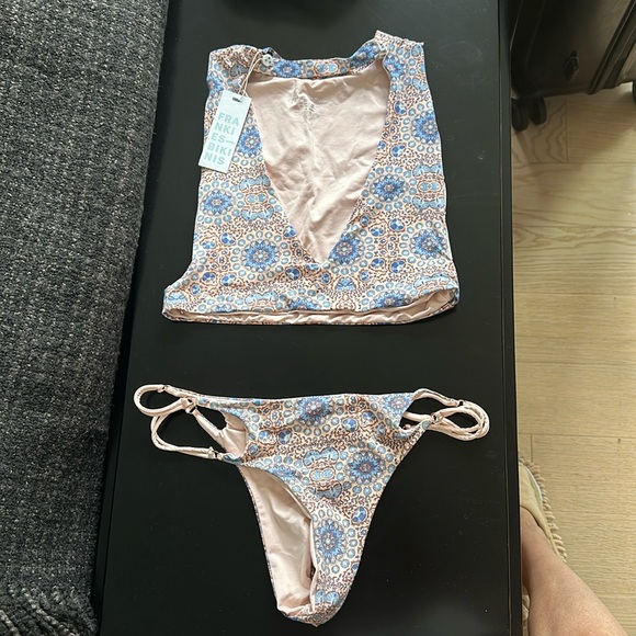 REVERSIBLE Frankies bikini 👙 - Picture 4 of 8